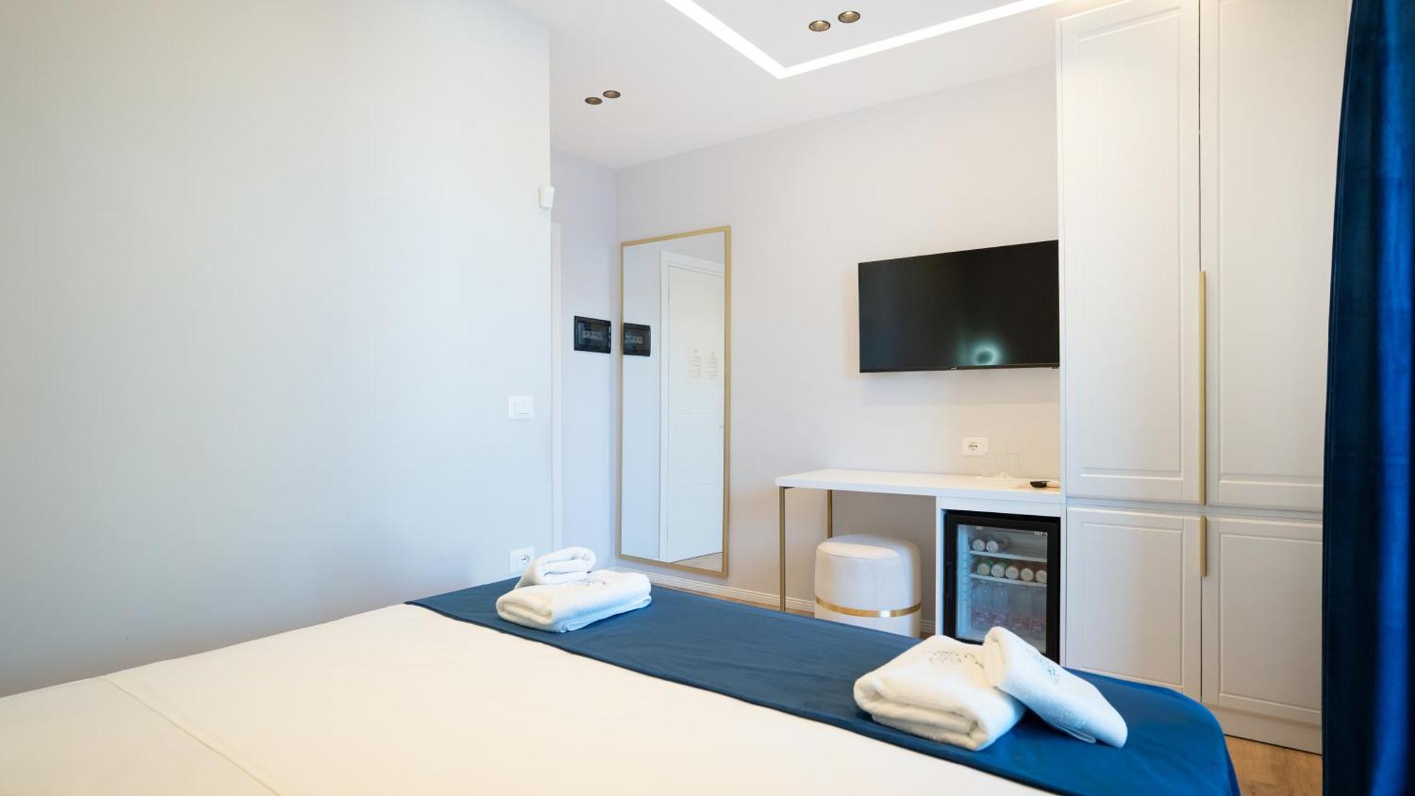 Sea Queen Luxury Hotel Radhimë Buitenkant foto