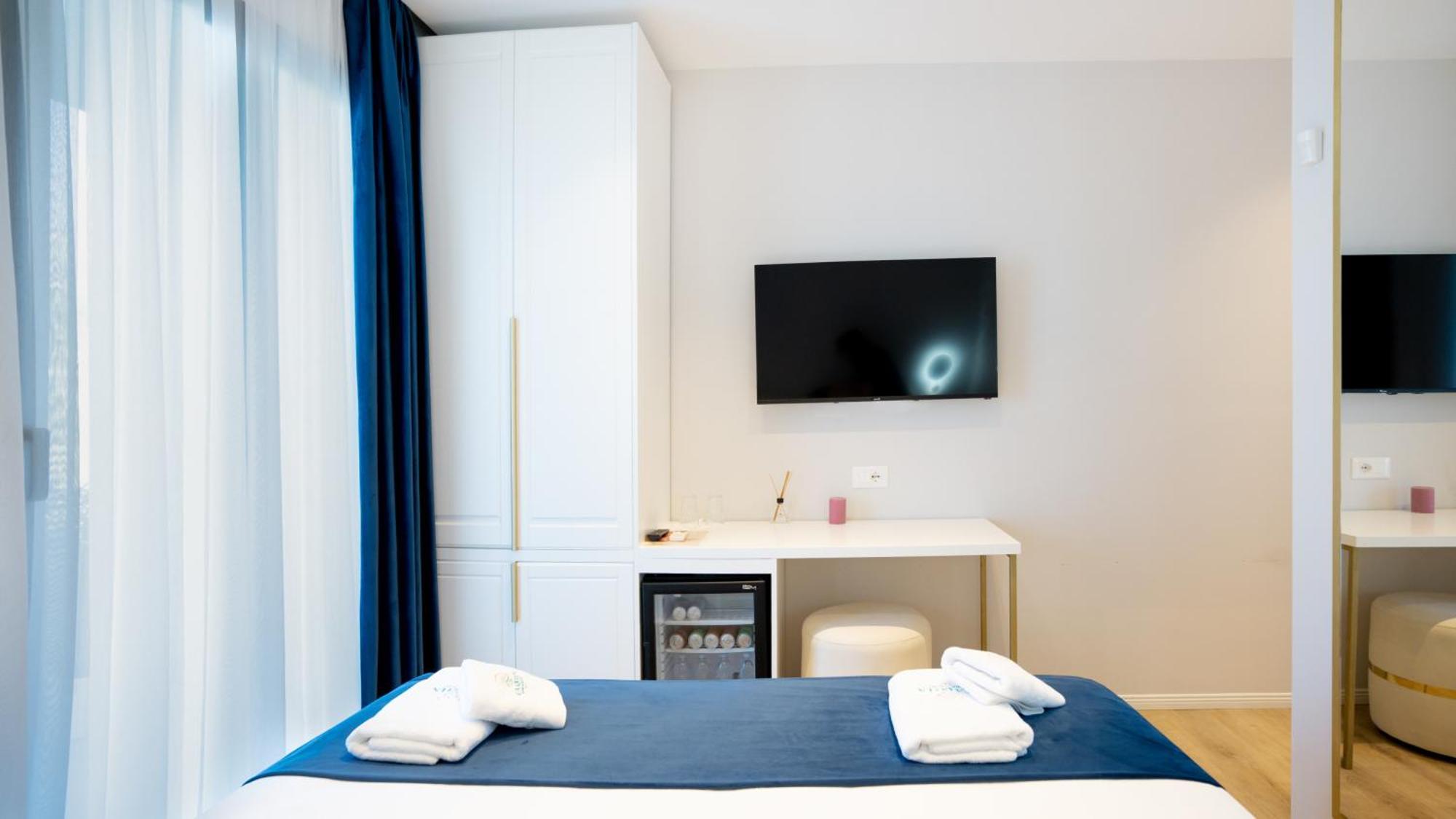 Sea Queen Luxury Hotel Radhimë Buitenkant foto