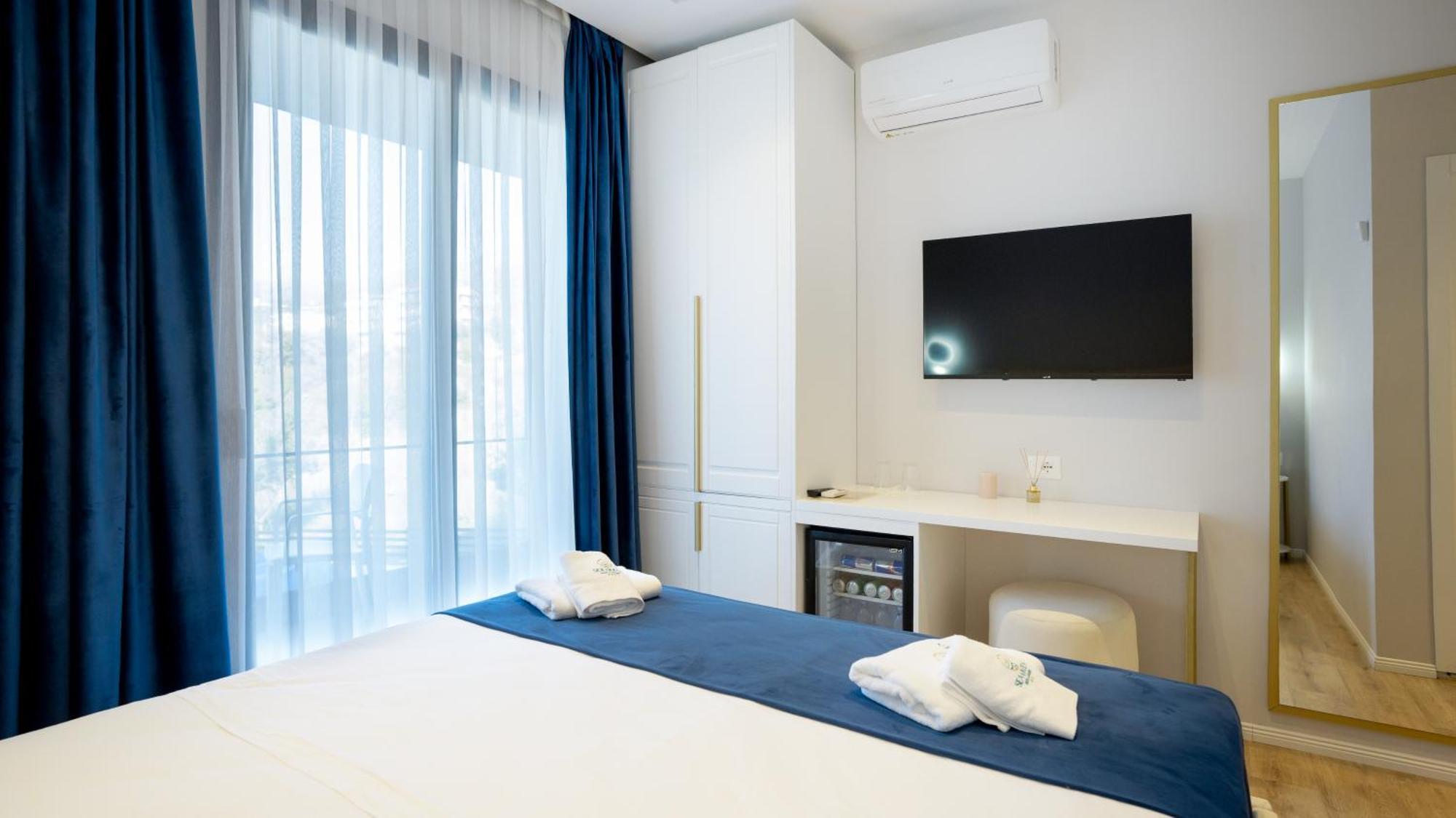 Sea Queen Luxury Hotel Radhimë Buitenkant foto