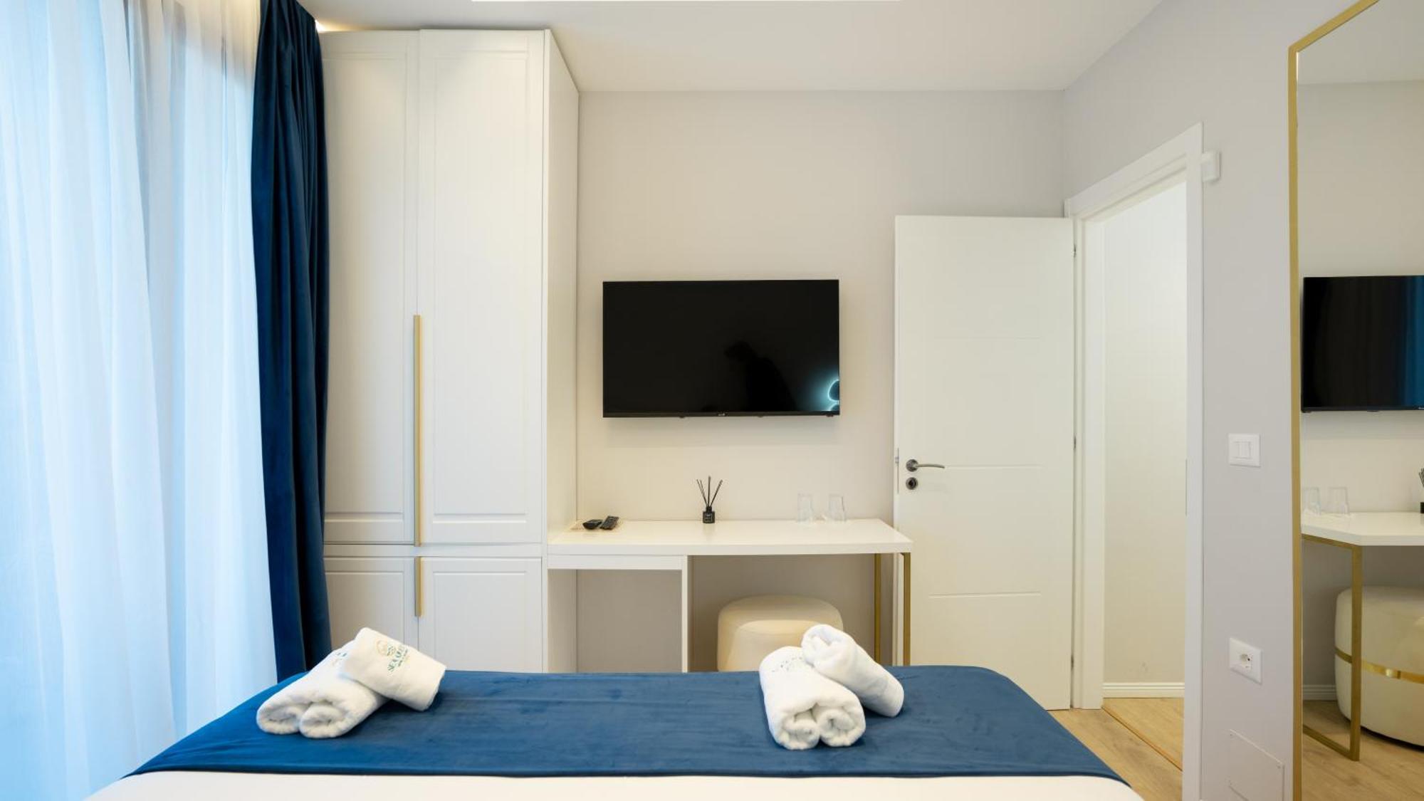 Sea Queen Luxury Hotel Radhimë Buitenkant foto