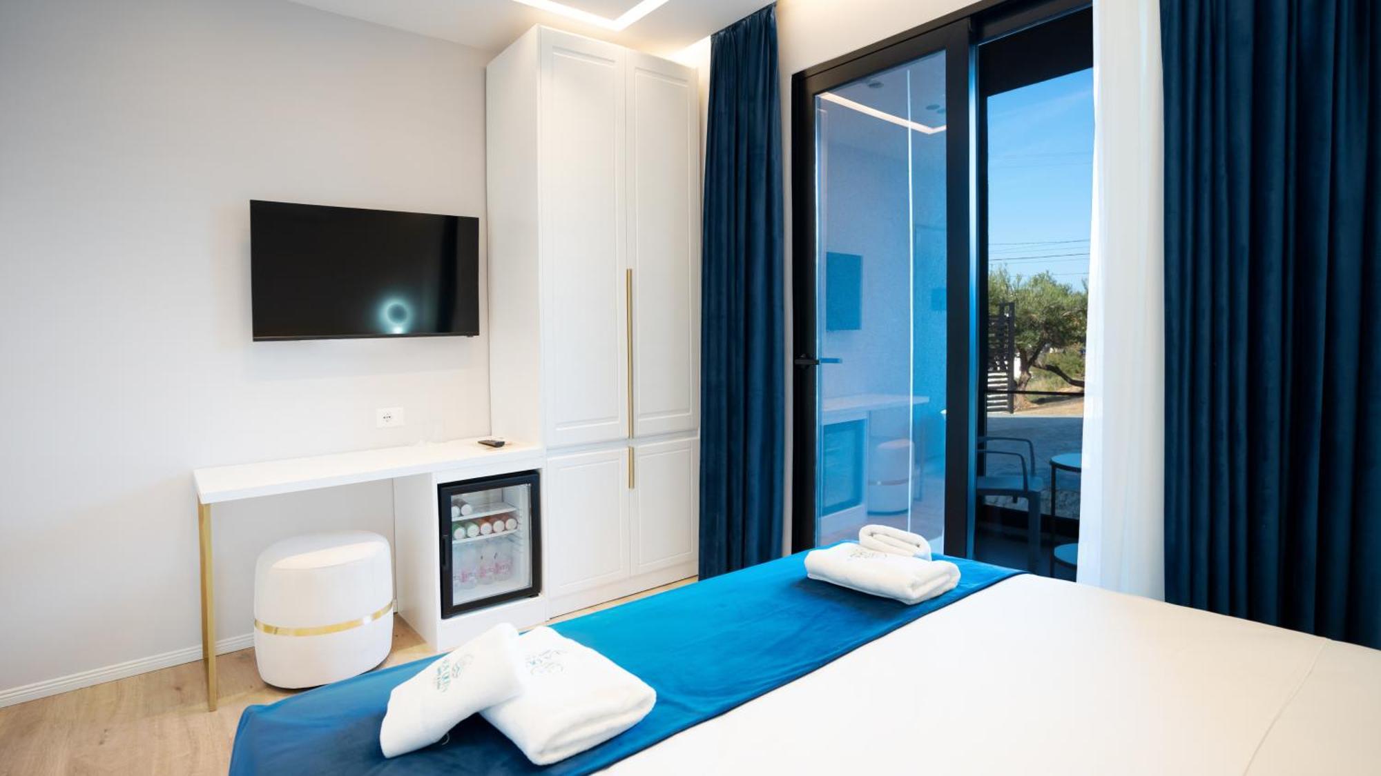Sea Queen Luxury Hotel Radhimë Buitenkant foto