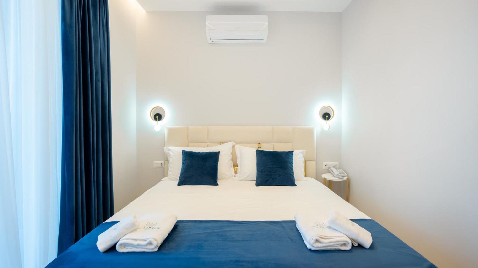 Sea Queen Luxury Hotel Radhimë Buitenkant foto
