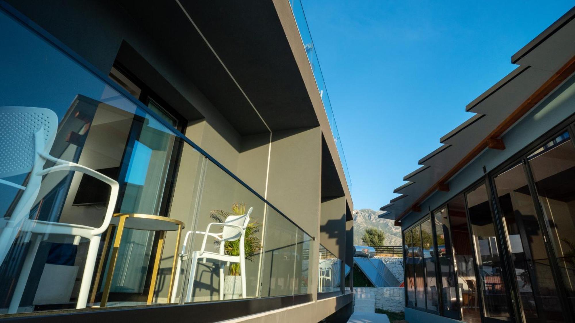 Sea Queen Luxury Hotel Radhimë Buitenkant foto