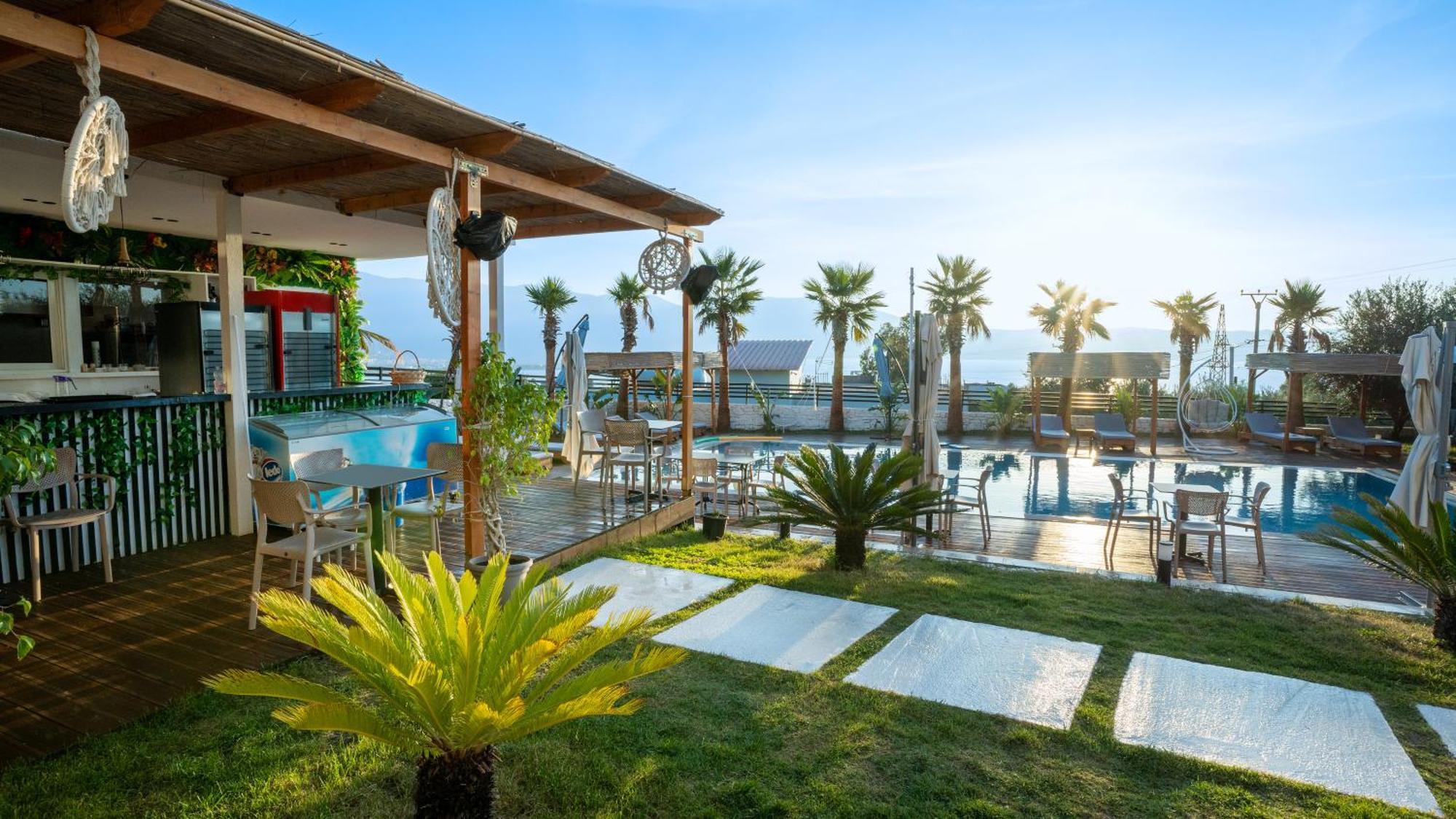 Sea Queen Luxury Hotel Radhimë Buitenkant foto