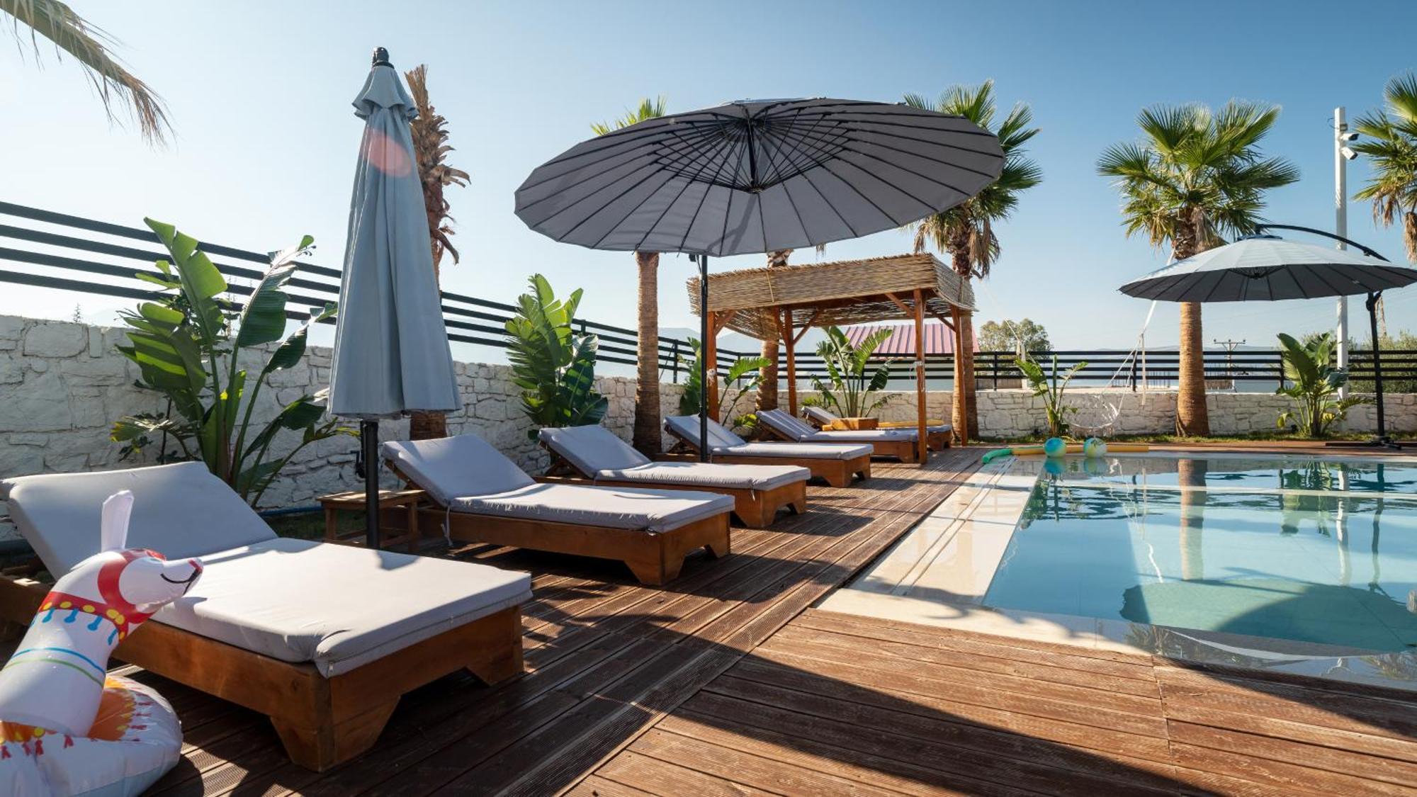 Sea Queen Luxury Hotel Radhimë Buitenkant foto