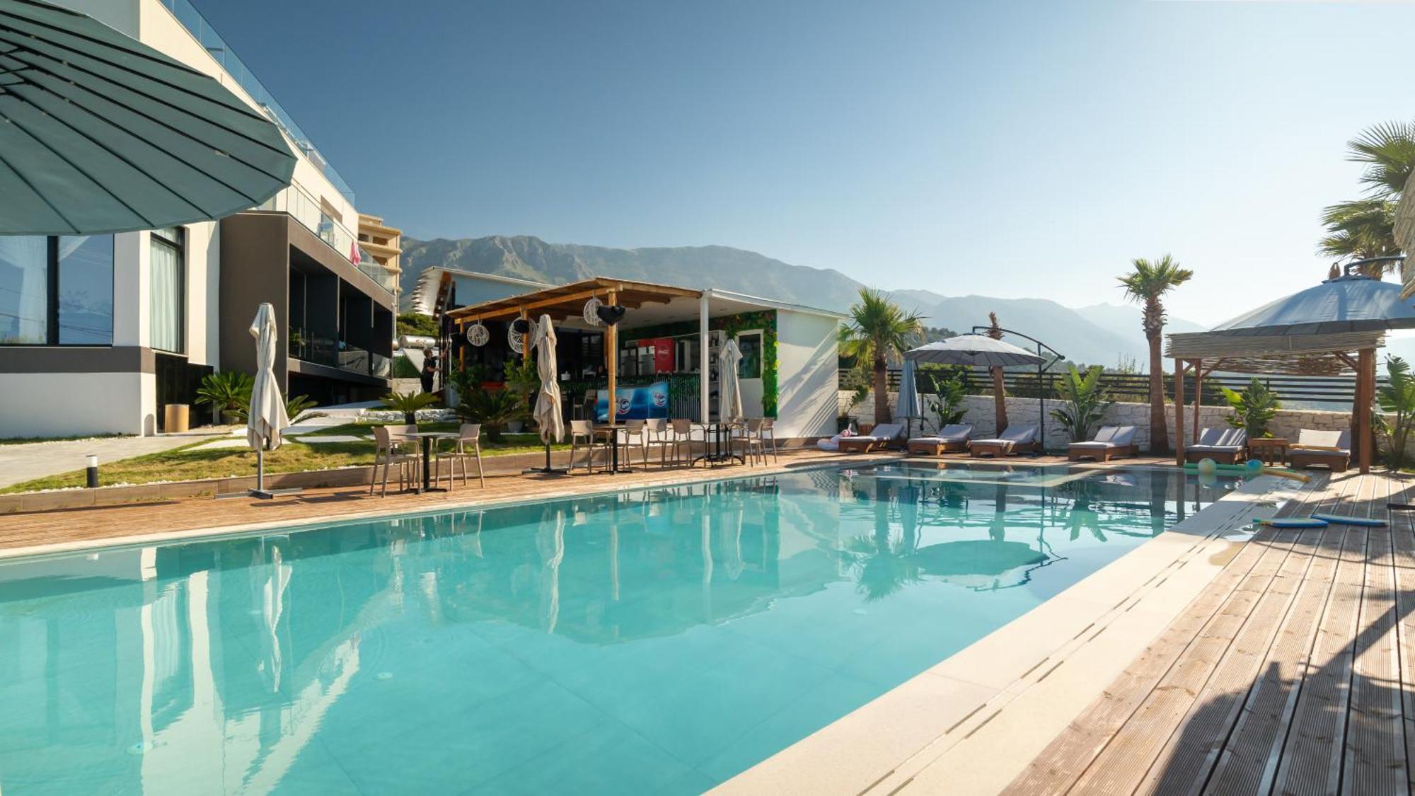 Sea Queen Luxury Hotel Radhimë Buitenkant foto