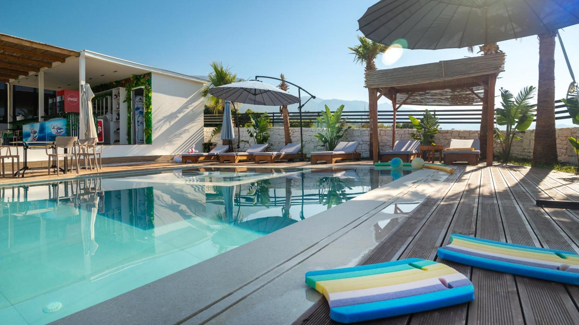 Sea Queen Luxury Hotel Radhimë Buitenkant foto