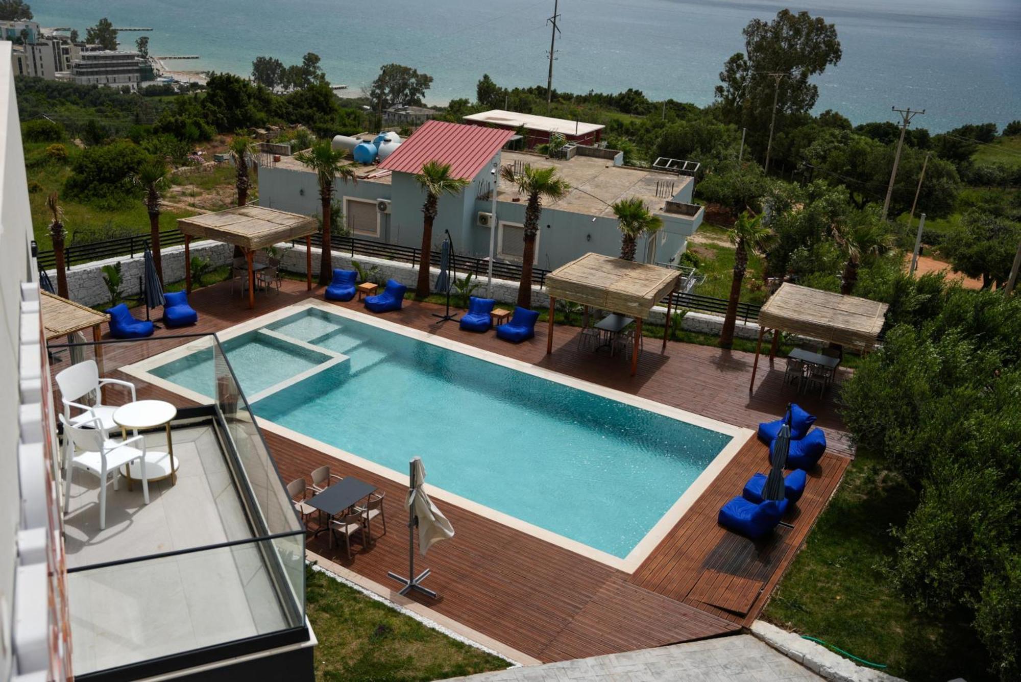 Sea Queen Luxury Hotel Radhimë Buitenkant foto